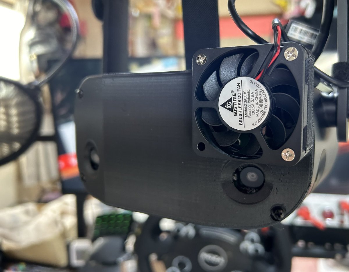 kaDZDmi's tweet photo. TossyWorks製HP reverbG2HMDクーラー取り付けました❄
顔にも風が通っていい感じ♪
#iRacing
#VR
#reverbG2
TossyWorks @Tossy_works さんのブログ⬇️
https://t.co/jUpRop9xyJ https://t.co/lc9fTJXmnP