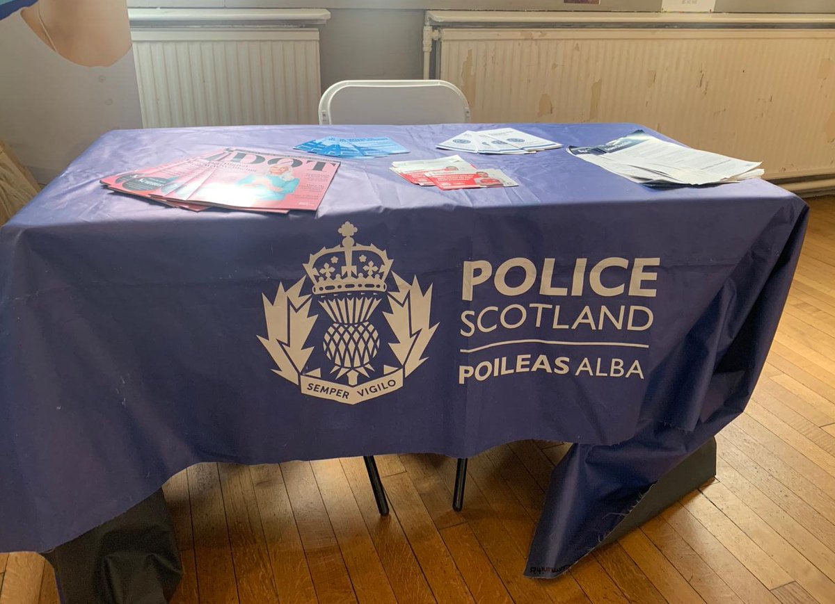 Sgt Cameron from Greater Glasgow Partnerships is at the Cranhill Development Trust open day today.

Find out more about what CDT do and what services they offer at this event which is on until 2pm today. 

#GGPartnerships