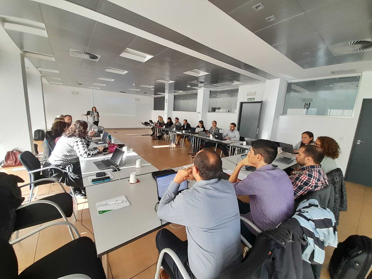 _turismoandaluz's tweet photo. #TurismoAndaluciaEU 

Andalucía alberga en @andalucialab la reunión del Technical Support Instrument discutiendo sobre un conjunto de indicadores que midan la sostenibilidad del turismo.

@EU_reforms @OECD_local #UEReformSupport #turismecat #Invattur @VisitNavarra @GVAinvattur https://t.co/J8gFBxjzpm