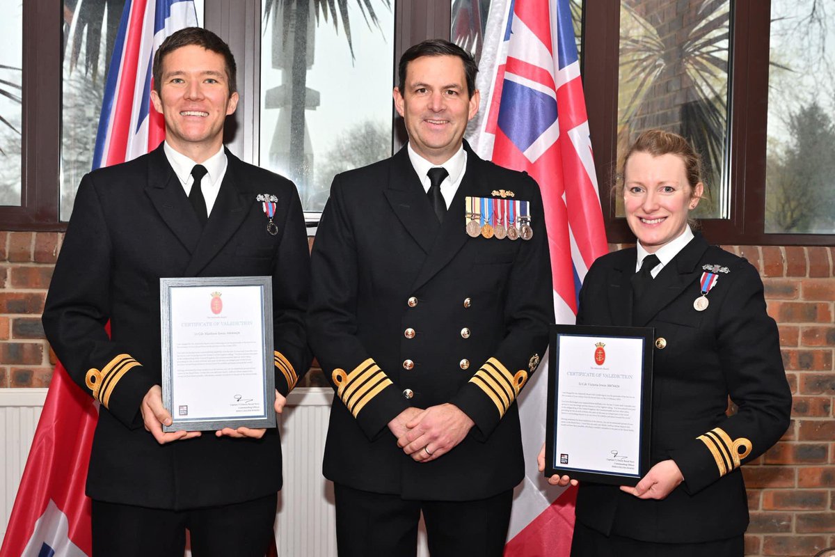 HMS_Collingwood's tweet image. Captain Tim Davey celebrated the achievements of Lt Cdrs Matthew and Victoria Irwin as they received their Valedictory certificates.

Together with their loved ones, they are to embark on a new journey towards endless possibilities and bright futures. #FairWinds #NewBeginnings