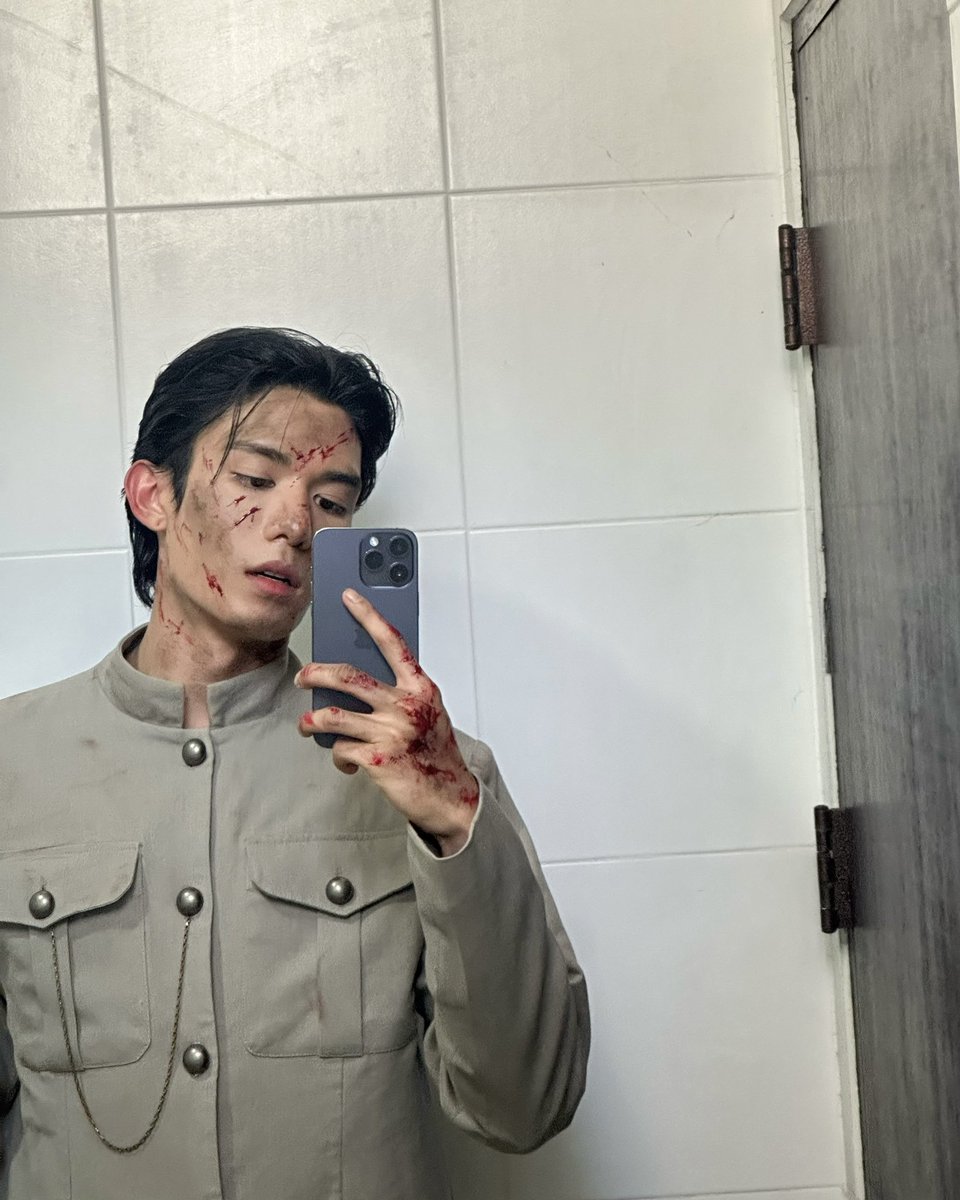 netsiraphop's tweet photo. ข้าจะสู้เพื่อเจ้าเอง5555 สภาพ😂🖤 #netsiraphop 

⚠️ tw : Fake blood https://t.co/rK3sQMkMIJ