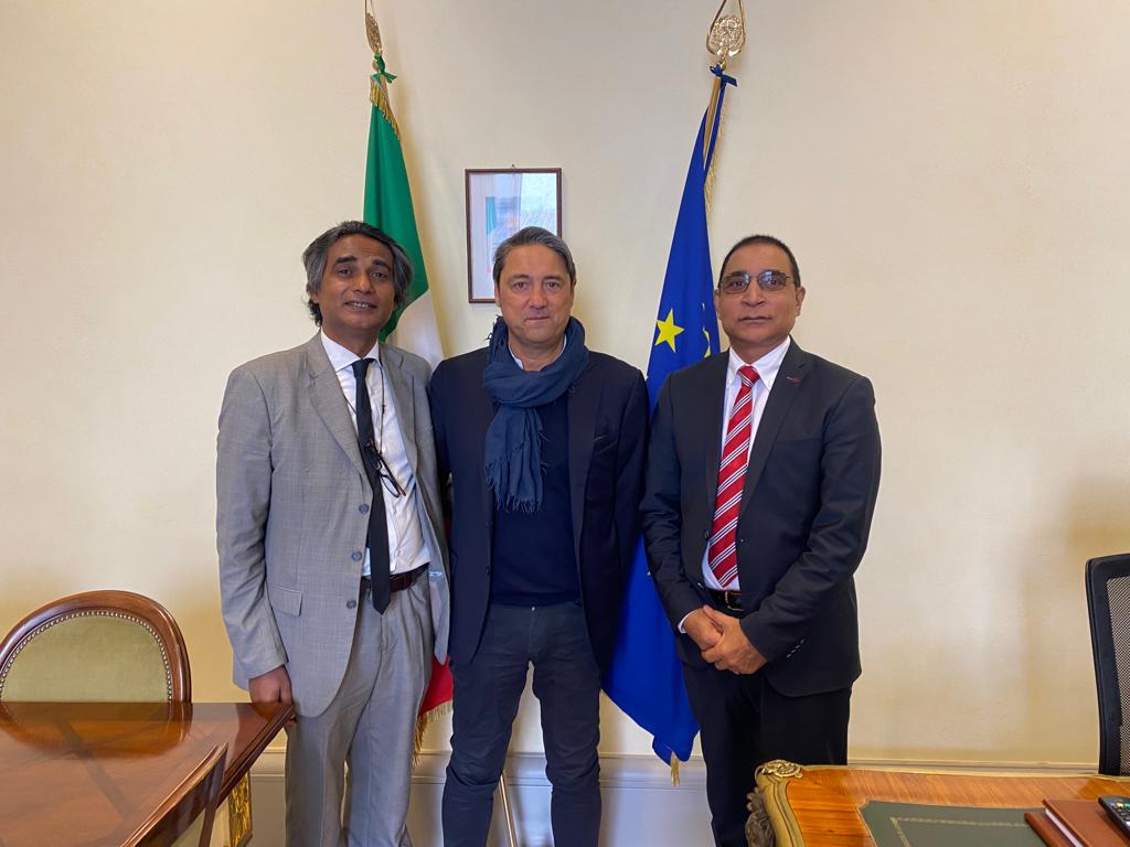 ShahidMobeen1's tweet photo. È stato un piacere incontrare oggi @davidedionisi_ insieme a Paul Bhatti al @Palazzo_Chigi per delineare insieme le possibilità della costruzione della pace tramite dialogo Interreligioso e istituzionale. https://t.co/RU89Qs0WzN