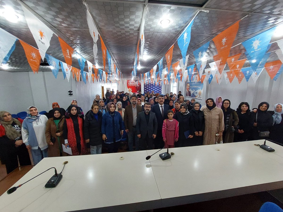 fnasiroglu's tweet photo. 📍Batman 

AK Kadınlarımızla toplantıda bir araya geldik, Belediye Başkan Adayımız @asebaticeylan ile gece gündüz demeden çalışan kadın kollarımıza teşekkür ederiz. #HazirizKararliyiz @akkadin_batman @erkankandemir https://t.co/GkabNwoxxZ