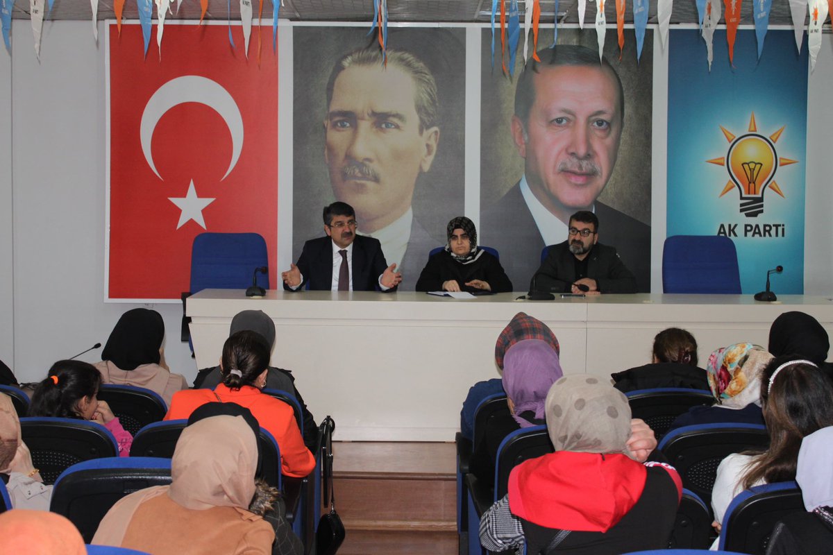 fnasiroglu's tweet photo. 📍Batman 

AK Kadınlarımızla toplantıda bir araya geldik, Belediye Başkan Adayımız @asebaticeylan ile gece gündüz demeden çalışan kadın kollarımıza teşekkür ederiz. #HazirizKararliyiz @akkadin_batman @erkankandemir https://t.co/GkabNwoxxZ