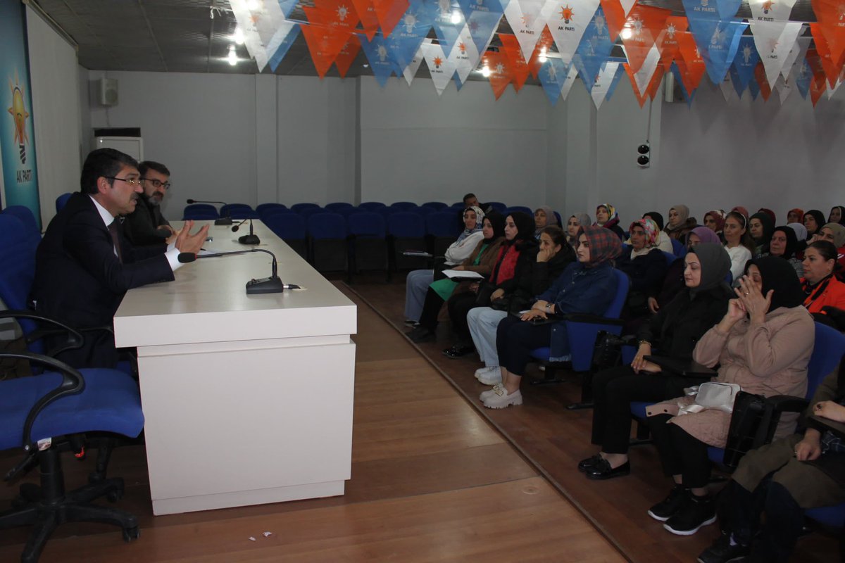 fnasiroglu's tweet photo. 📍Batman 

AK Kadınlarımızla toplantıda bir araya geldik, Belediye Başkan Adayımız @asebaticeylan ile gece gündüz demeden çalışan kadın kollarımıza teşekkür ederiz. #HazirizKararliyiz @akkadin_batman @erkankandemir https://t.co/GkabNwoxxZ