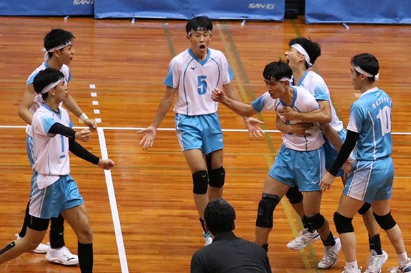 青葉城西のユニフォームのモデルは大阪の清風高校男子バレー部のユニ