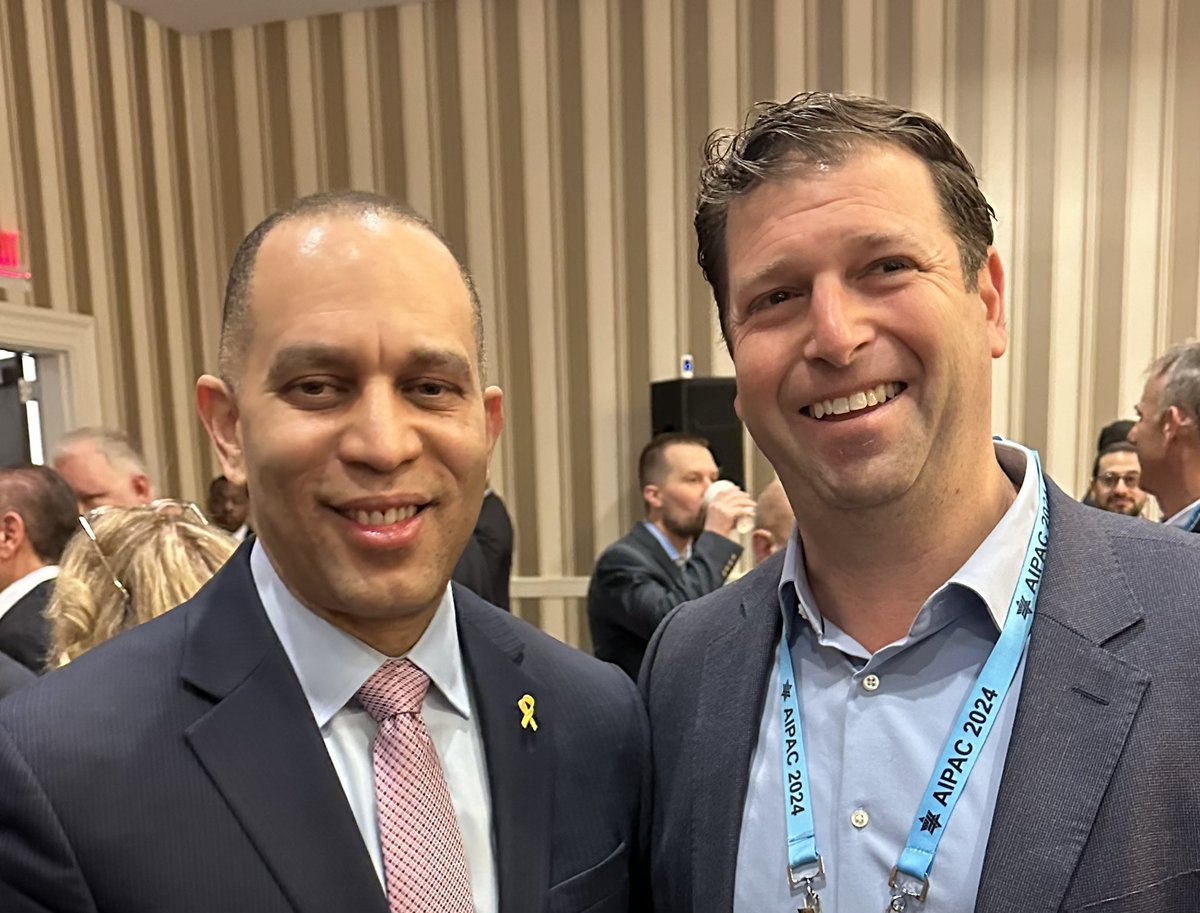 Great to see my good friend Leader @hakeemjeffries! Thank you for your leadership and friendship. We look forward to calling you Speaker!