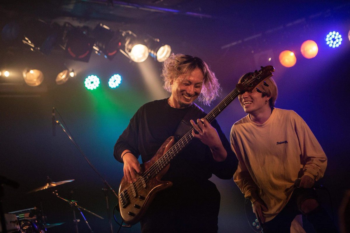eiching_bass's tweet photo. 先日のINSAであったKNIGHTMILLラスト主催イベントで最初で最後の共演
すっげぇ楽しそう
すっげぇ楽しかった

びっくぼさん写真ありがとうございます

#KNIGHTMILL
#INSA https://t.co/2qYl0Vhd6S