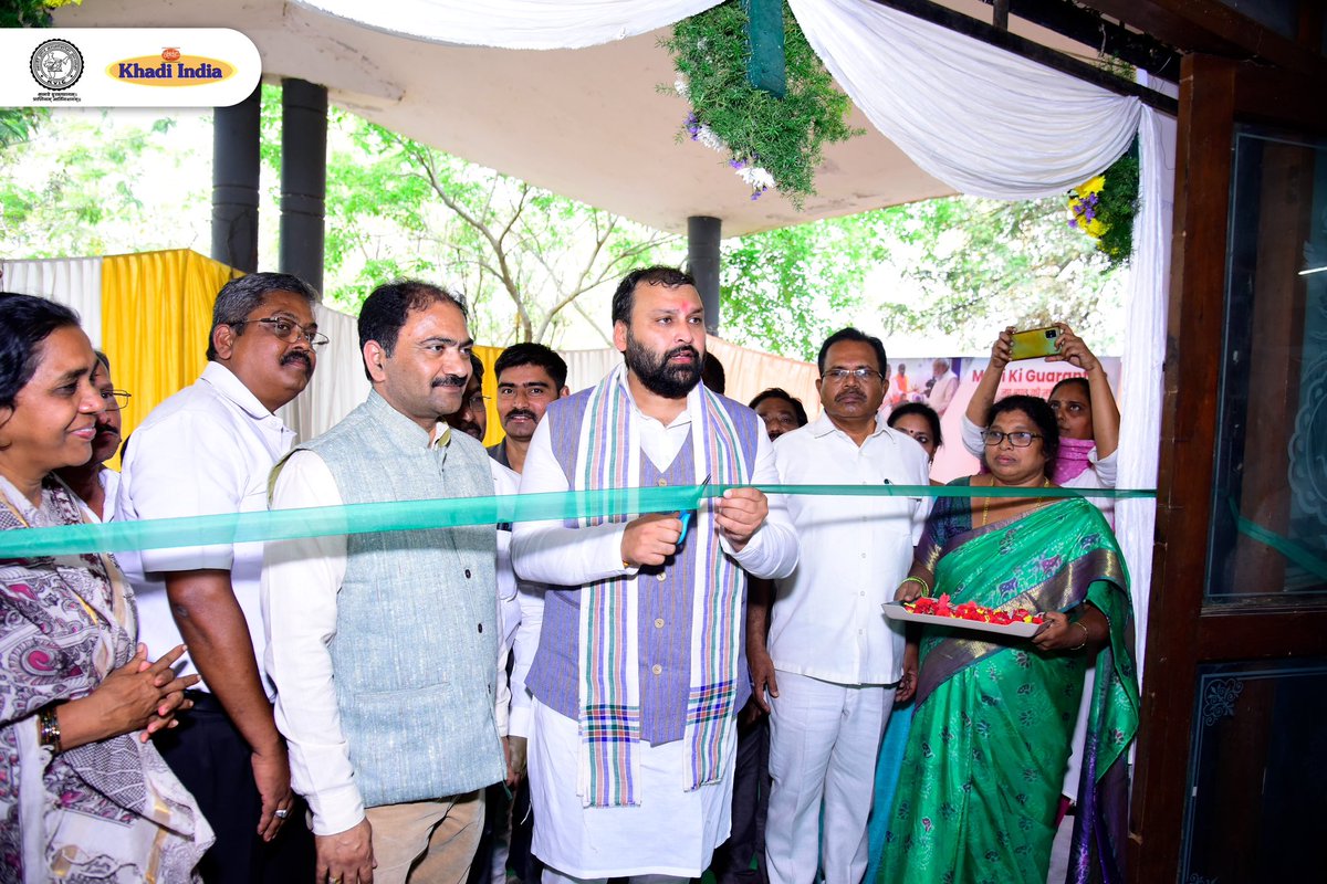 ChairmanKvic's tweet photo. Inaugurated Khadi Bazaar 2024, a 10-day long State Level Exhibition under PMEGP at Railway Community Hall, Hindupur, during the visit to Sri Satyasai district while interacting with representatives, traditional Reelers & Weavers of #Khadi Institutions of #AndhraPradesh. #KVIC is committed to boost the livelihoods of Khadi artisans. 

#KhadiIndia 
#MakeinIndia
#MyKhadiMyPride
#ModiHaiNaa
#KhadiExhibition 
#KhadiBazaar
#ViksitBharat 
#ModiKiGuarantee
