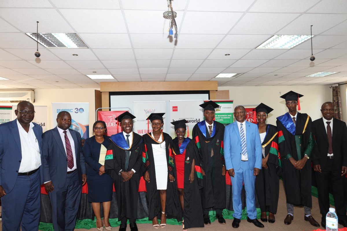 MakCoBAMS's tweet photo. A photo moment with the best accounting students, and this was graced by the #VC @Makerere @ProfNawangwe . https://t.co/394wUcR3FB