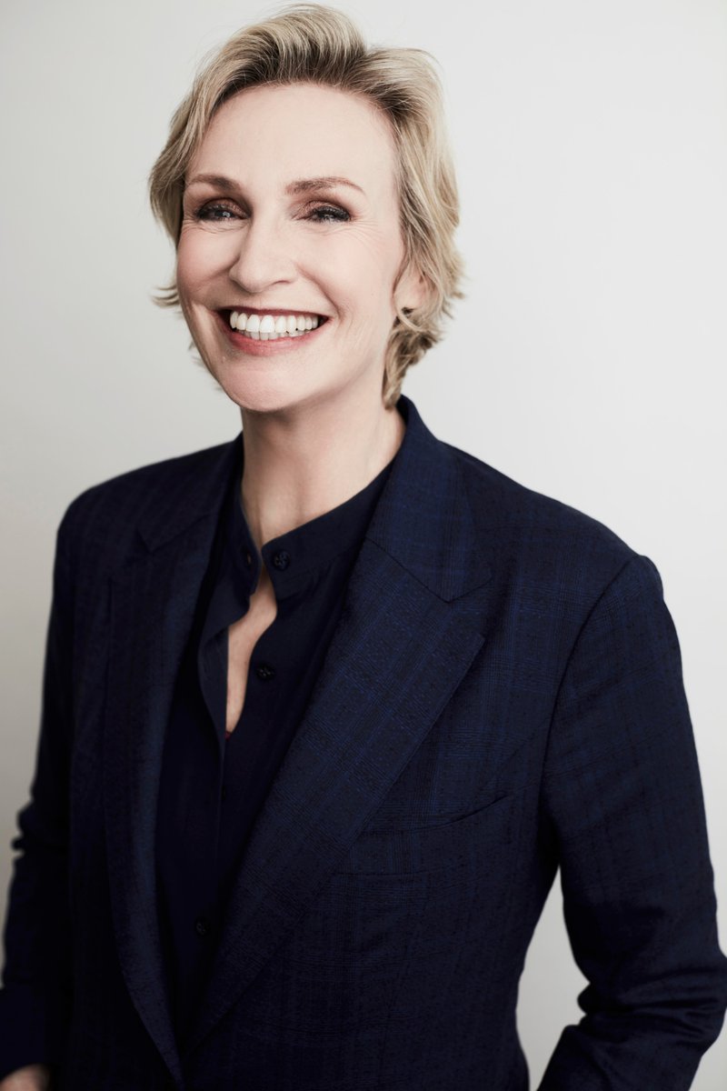 .@JaneMarieLynch's in THE BACK ROOM! The host of NBC's Weakest Link, she's a 5-time Emmy winner known for Glee, The Marvelous Mrs. Maisel, Only Murders in the Building, The 40-Year-Old Virgin, Talladega Nights, Role Models, A Mighty Wind, Best In Show & more! Jane takes us on a…