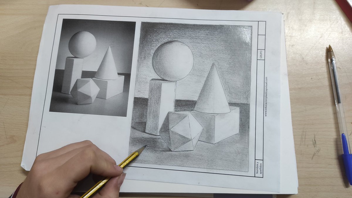 jaimemunne's tweet photo. En #EPVA los alumnos de tercero de secundaria de @ColegioSalliver se acercan al dibujo realista mediante la utilización de la técnica del #claroscuro #arts #crecerenconfianza https://t.co/yBcASx05Jz