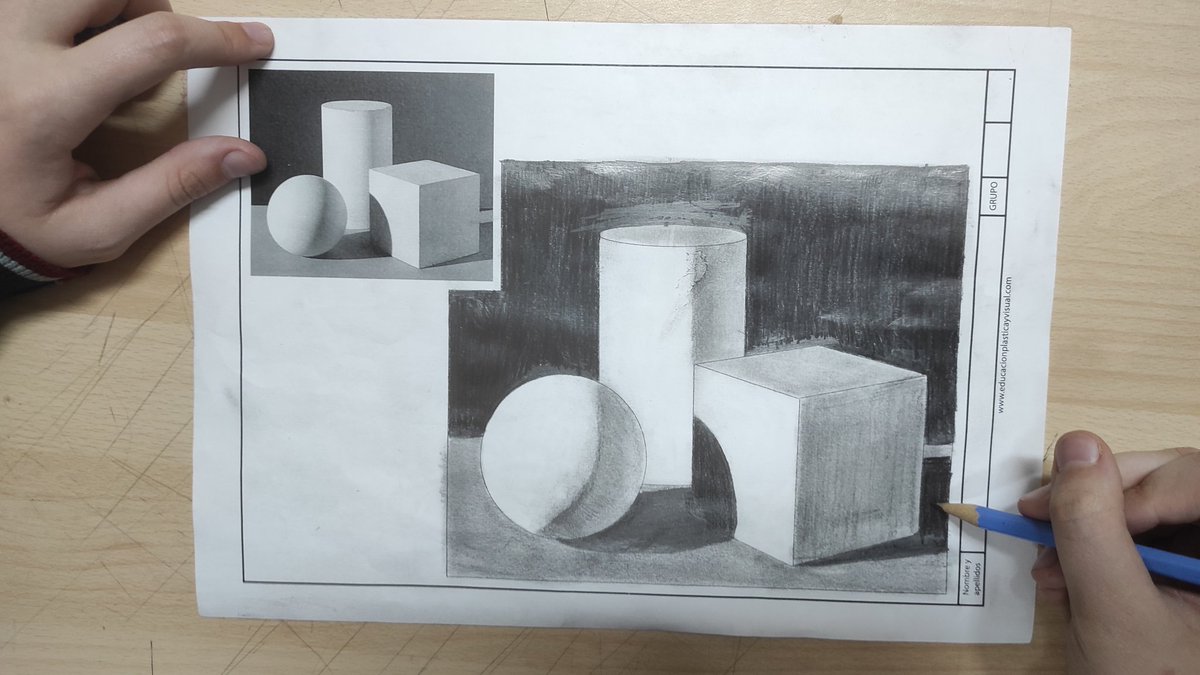 jaimemunne's tweet photo. En #EPVA los alumnos de tercero de secundaria de @ColegioSalliver se acercan al dibujo realista mediante la utilización de la técnica del #claroscuro #arts #crecerenconfianza https://t.co/yBcASx05Jz