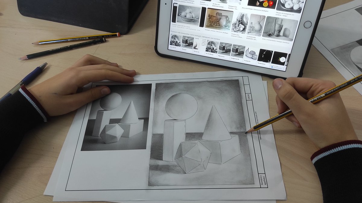 jaimemunne's tweet photo. En #EPVA los alumnos de tercero de secundaria de @ColegioSalliver se acercan al dibujo realista mediante la utilización de la técnica del #claroscuro #arts #crecerenconfianza https://t.co/yBcASx05Jz