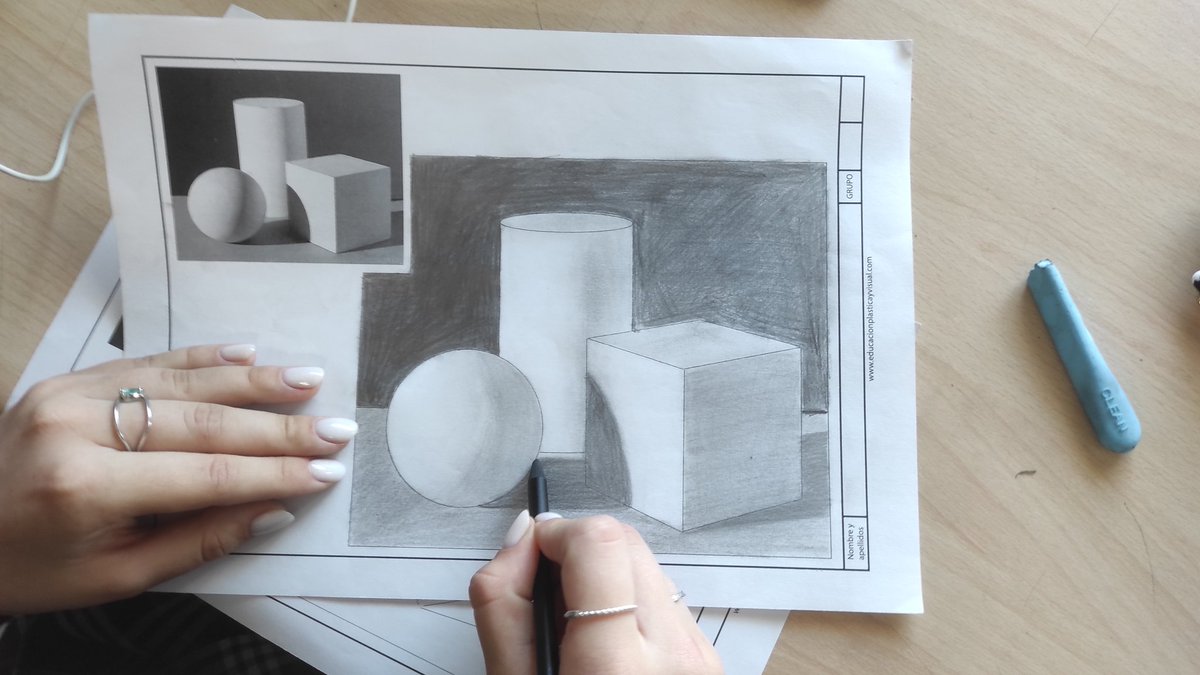En #EPVA los alumnos de tercero de secundaria de <a href="/ColegioSalliver/">ColegioSalliver</a> se acercan al dibujo realista mediante la utilización de la  técnica del #claroscuro #arts #crecerenconfianza