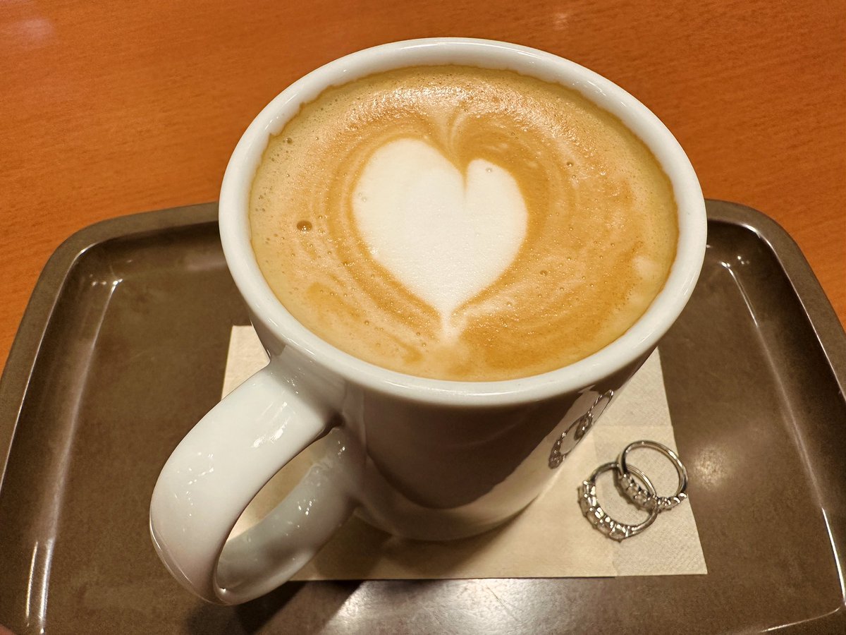 aihime_sama's tweet image. 雨が止んだので、夜カフェに来て、ずっとアンケートモニターをしていました。
アンケートモニターはお金にはならないけど、楽しいです。
また試供品の使用モニターとかやりたいな。
#カフェ #夜カフェ #アンケートモニター