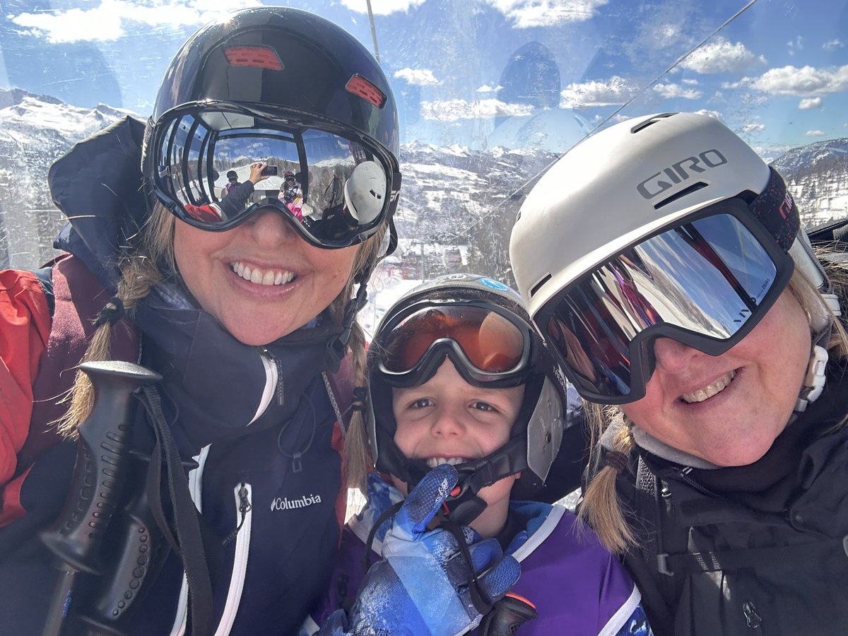 EdenhurstSchool's tweet photo. Guess the pupil in the gondola teacher sandwich @EPSHead #ski24 https://t.co/DwY0Ywd3cv