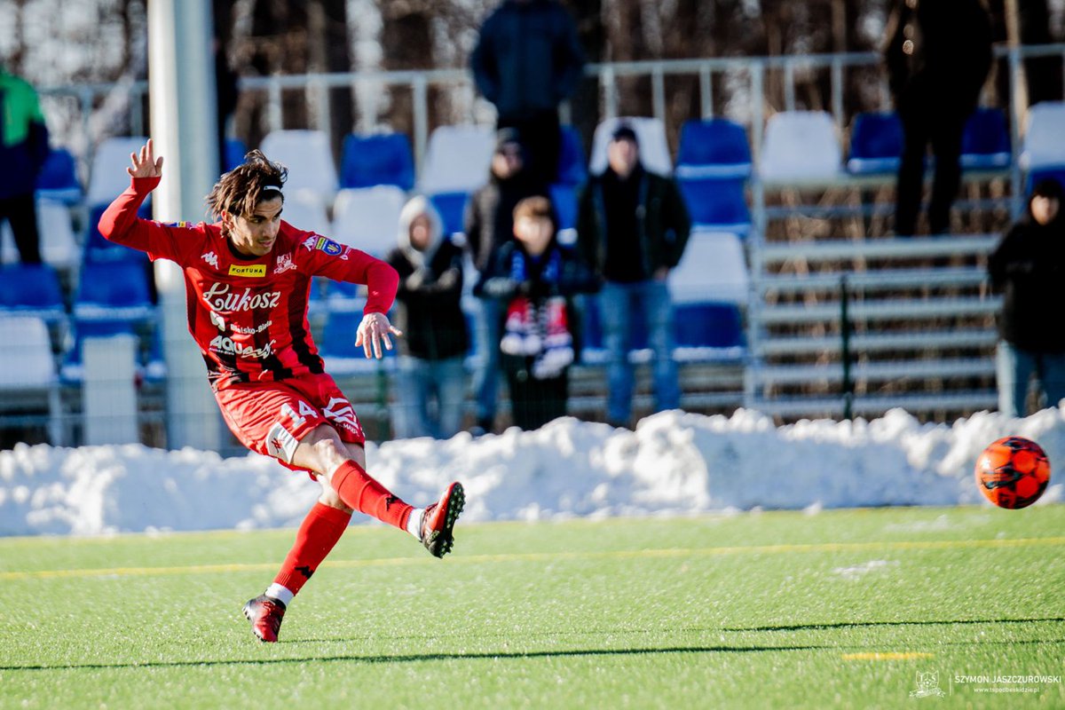 ⚽ En #ADiarioLive tenemos protagonista en nuestro repaso a los #CanariosporelMundo. Saludamos a <a href="/MarcoSiverio/">Marco Siverio</a> para conocer cómo le va en su nueva aventura, ahora en Polonia.

📻👉 Radiomarcatenerife.com