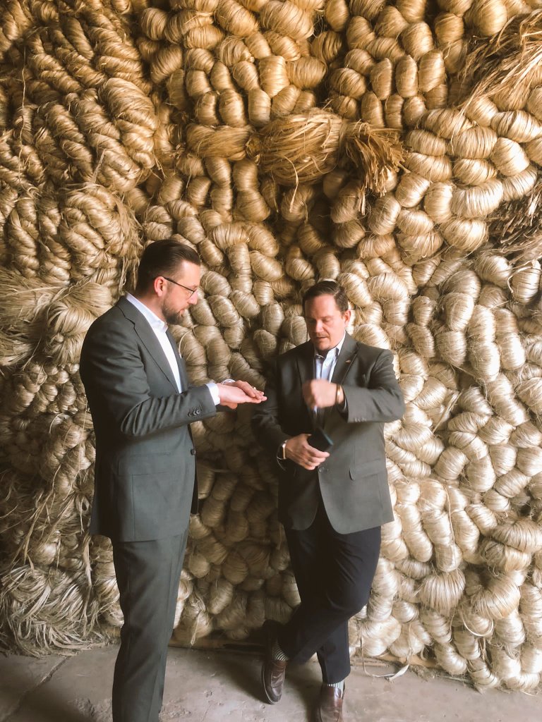 JRJanowski85's tweet photo. #jute once was the backbone of 🇧🇩 export economy, then it went out of fashion - now it has become a trendy, multi-purpose, sustainable, enduring fibre again - it is even used in 🇩🇪 luxury 🚘 - when you marvel at these cars, think about how Bangladesh is a part of them! https://t.co/tGeFoMqaAs