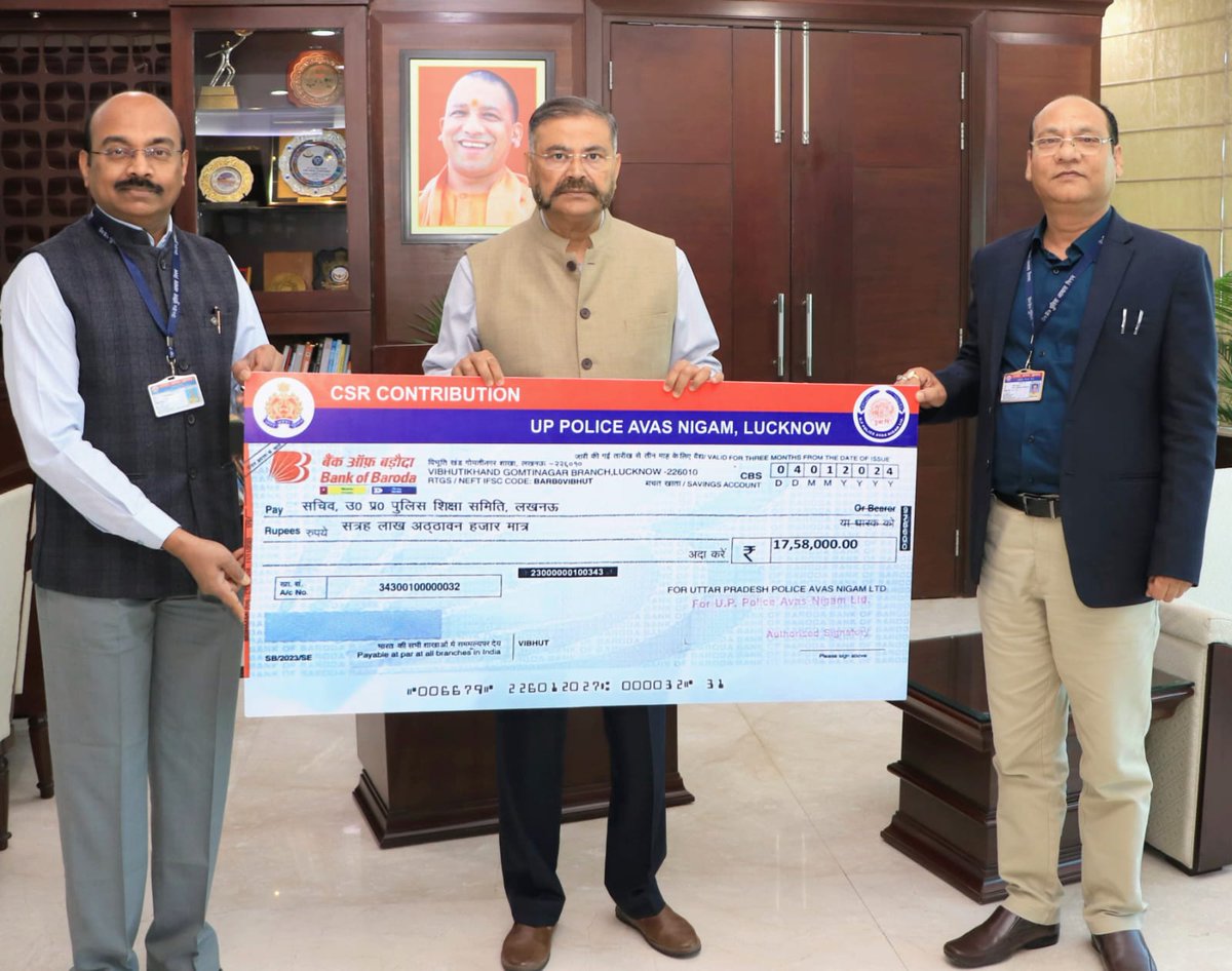 CmdUppan's tweet photo. Sh.Prakash.D,IPS,CMD &amp; Sh. Sanjeev Saxena, GM handed over CSR cheque of Rs. 17,58,000/ to Sh.Prashant Kumar, IPS,DGP towards UP Police Education Fund..
DGP UP thanked all at UP Police Avas Nigam..
#UPPolice
#UPPoliceAvasNigam
@myogiadityanath 
@Uppolice https://t.co/dD9uJUhVUr