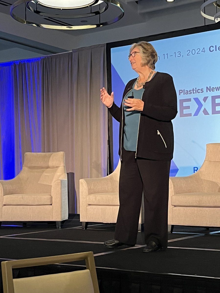fesposito22's tweet photo. Maureen Steinwall at @plasticsnews Executive Forum … #pnexecforum … https://t.co/KAszZDJDYr