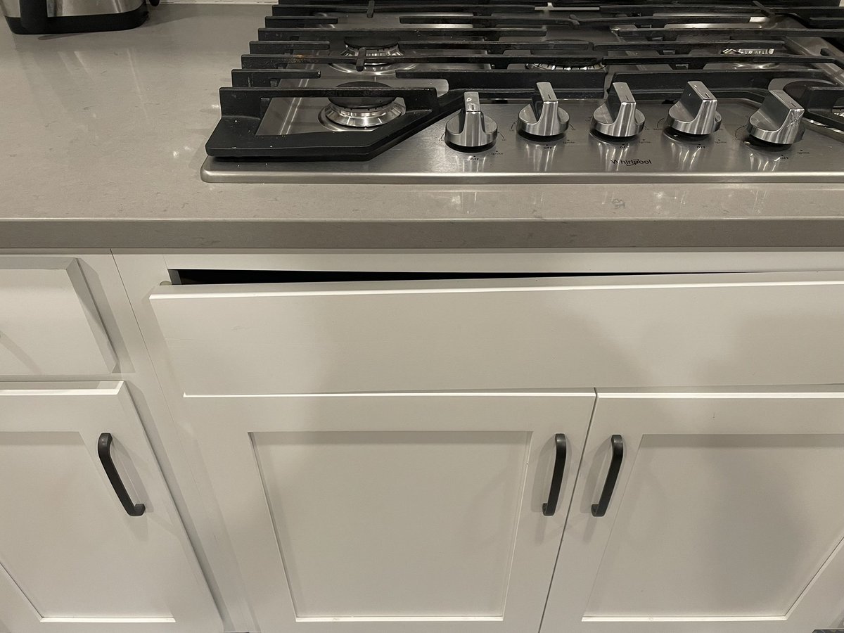 DrewRossetti81's tweet photo. @AshtonWoods Just another one of my many 4-6 week warranty items that has yet to be resolved in week 7. Still have yet to get a response from my 2 emails last week to your warranty reps https://t.co/P9xhx3At7K
