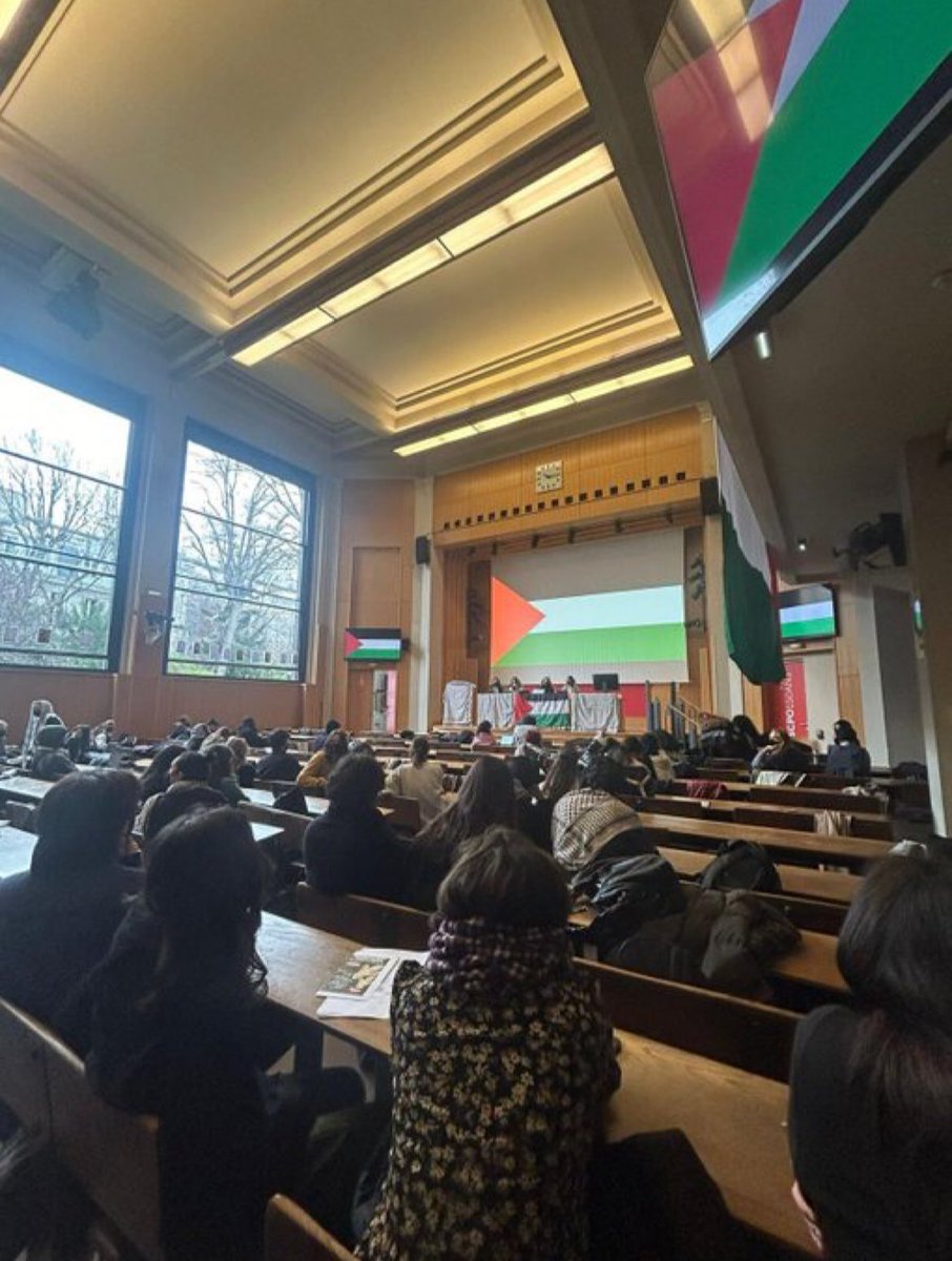 MoonMonira's tweet image. Bravo à ces étudiants de Sciences Po, qui – en plein génocide sur Gaza – ont remis la Palestine au cœur de l’université, en occupant un amphi. 
Nous sommes très fier•es de vous ❤️🇵🇸
#IsraeliApartheidWeek 🇵🇸