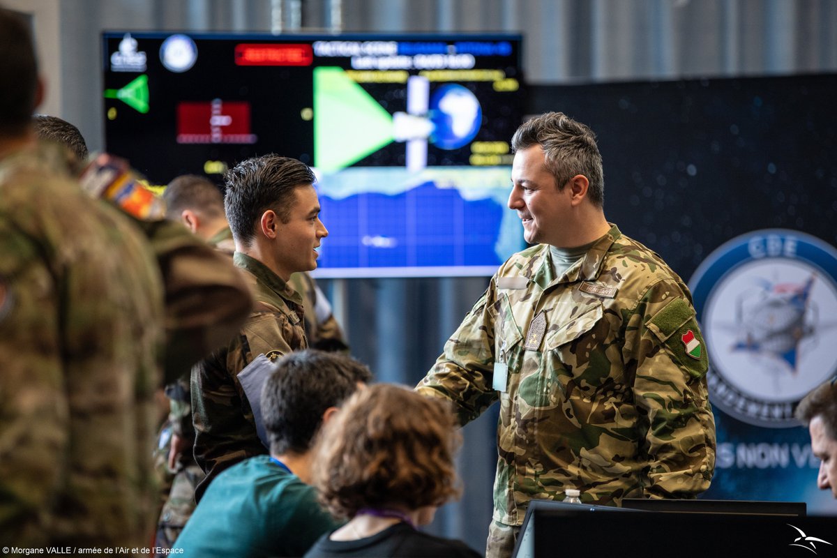 Chef d'état-major armée de l'Air et de l'Espace tweet media