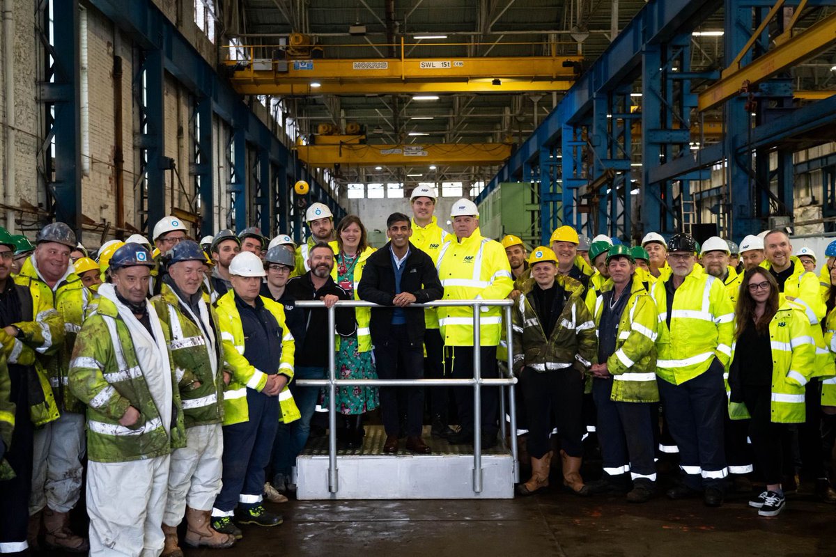 Conservatives tweet media