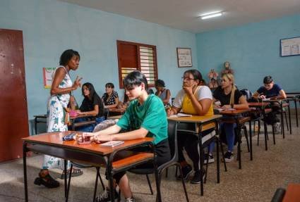 La delegación cubana participante en la Conferencia Regional de Educación Superior, que tendrá lugar en Brasilia, cuenta con 13 personas entre rectores, directivos, académicos, profesores e investigadores. #EstaEsLaRevolución #CreaTuFelicidad