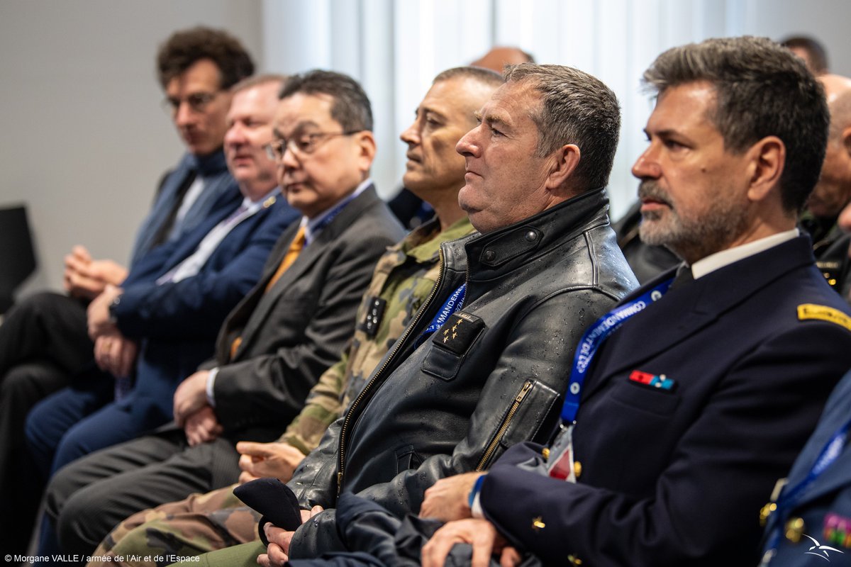 Chef d'état-major armée de l'Air et de l'Espace tweet media