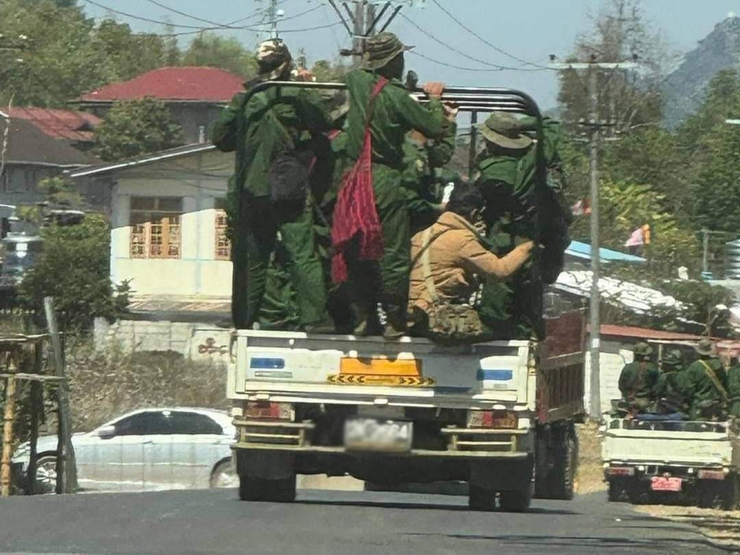 zawmoethant71's tweet photo. The Pao Militia & also surbodinate of #SAC is forcibly sending civilians who have not attended military training to the frontline at S/Shan State #PinLaung Twp, In #NangFaMu & #VanMauk villages,villagers said.
https://t.co/WzzLsRBkec
#2024Mar12Coup
#BanJetFuelExportsToMM https://t.co/ElAnFwTH95