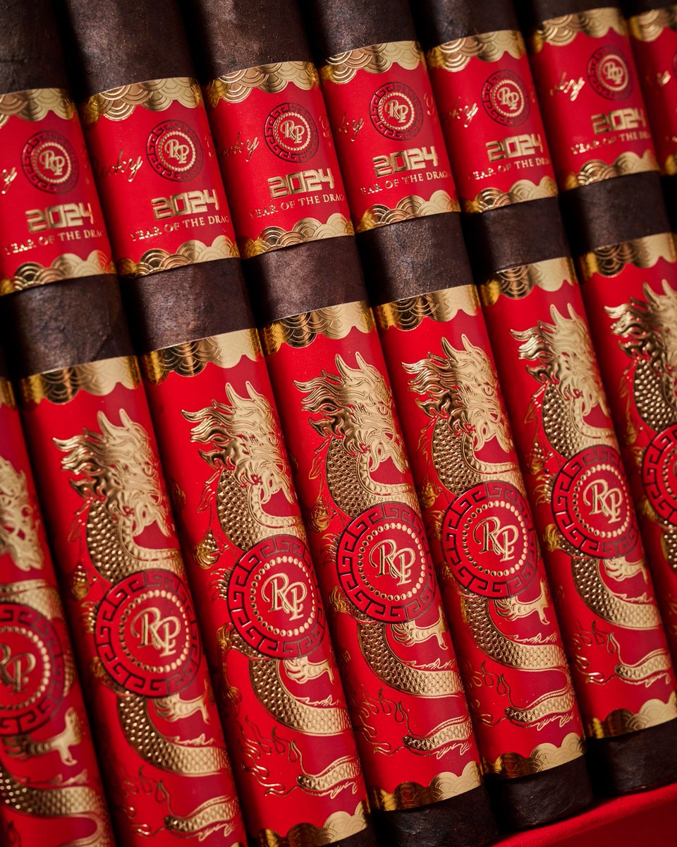 RockyPatelCigar's tweet image. The Rocky Patel Year of the Dragon, a masterpiece meticulously crafted to honor the spirit of the zodiac.  Every leaf of the all-Nicaraguan filler is meticulously selected from the company&apos;s own farms, guaranteeing unmatched quality and consistency. 

#rockypatelcigars #pca2024