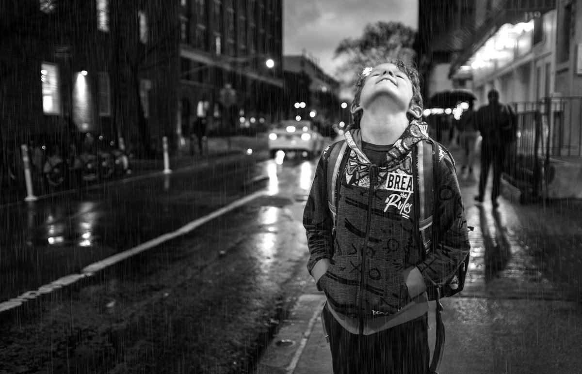 …keep fallin’ on my head
#FujiX100F
1/30th@ƒ2-ISO1000

#rain #raindrops #expression #joy #candid #photojournalism #documentary #streetphotography #grain #darkroom #bnw #blackandwhite #Fujifilm #WestVillage #GreenwichVillage #fujifilmacros #NewYorkStories #bobcooley