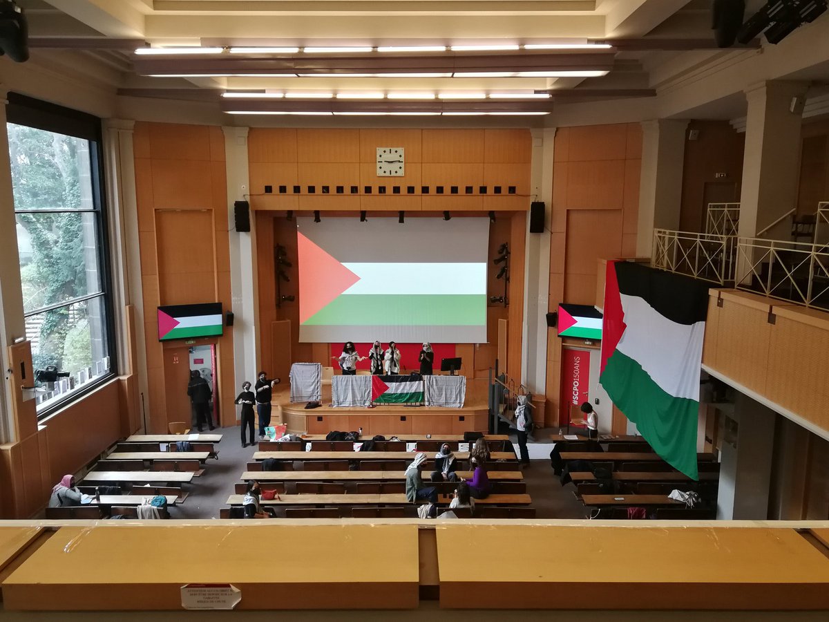 waffane's tweet image. Face au silence de l'institution, les étudiants de @sciencespo Paris obligés d'occuper les locaux pour exiger une minute de silence et un positionnement après plus de 30 000 victimes Palestiniennes

@CPalestine30925 @GuiraudInd @ALeaument @abomangoli @RimaHas @A2x_be