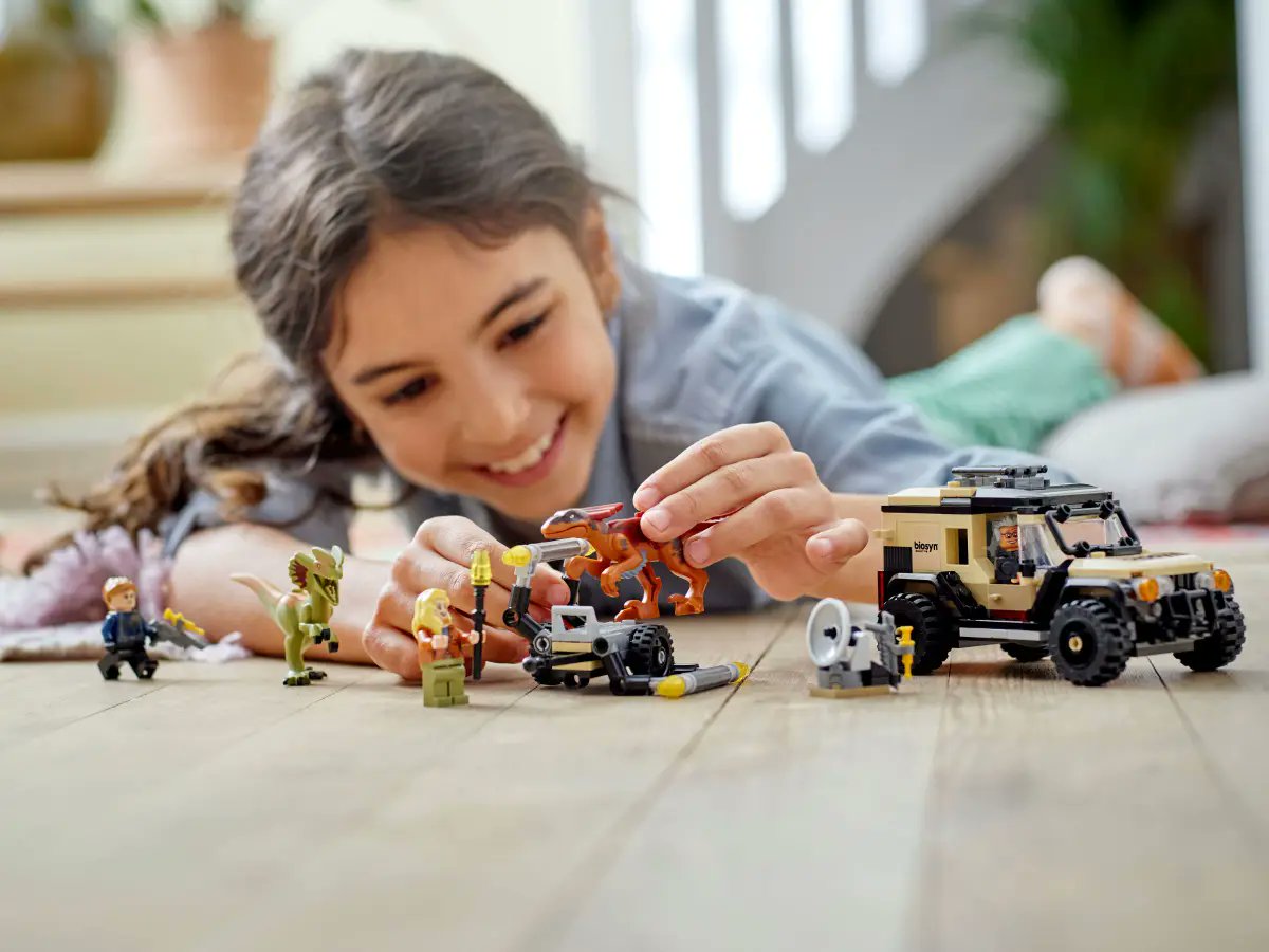PlayworldJ's tweet photo. Transporte del Pyrorraptor y el Dilofosaurio de 'Jurassic World Dominion'.
Vehículo, Set de transporte, 3 minifiguras LEGO, un Pyrorraptor y un Dilofosaurio !!! 
#Lego #JurassicPark #Dinosaurio #Juguetes #Navidad 
https://t.co/WZweyEZ6cv https://t.co/8pOyk10UA9