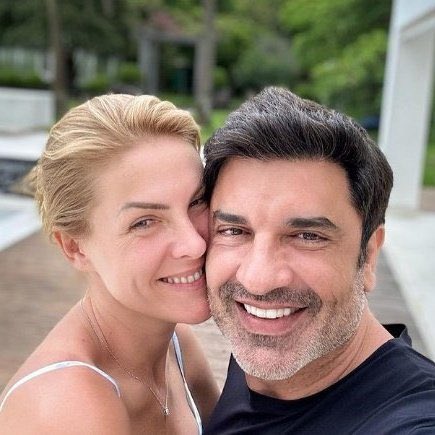 updatecultura's tweet photo. Amigos há 20 anos, Ana Hickmann e Edu Guedes anunciam namoro. Felicidades ao casal. ❤️ https://t.co/eDyVqIS3b4