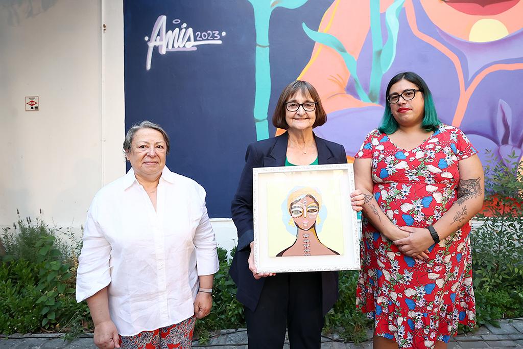 uchile's tweet photo. Instituto Nacional de Derechos Humanos @inddhh distingue a Rectora @RosaDeves con el reconocimiento “Mujeres que Inciden” junto a Devanna de la Puente, Susana Collante e Iona Rothfeld https://t.co/7wLbw5XUOC https://t.co/l0a9zsRzxo