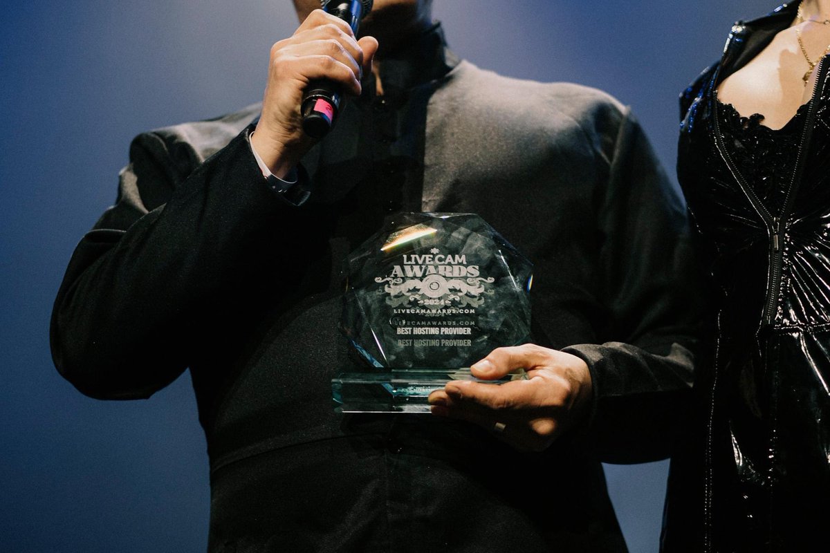 mojohost's tweet image. 🏆 This is our trophy number 70! We are so grateful that @LiveCamAwards recognized our hard work and our amazing customers keep trusting us! Thank you for the amazing night! 🧡 #WebHosting #bestwebhosting #bestwebhostingprovider #bestprovider #servers #thatsgoodmojo