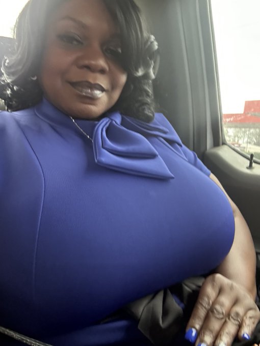 The first Lady 😁😉🥰....Good morning❤️'s... Happy  Tuesday..😘🍫 https://t.co/r7TlrIjqx5<a href="/tag/bigsexytitt"class="tags"><span>#bigsexytitt</span></a>