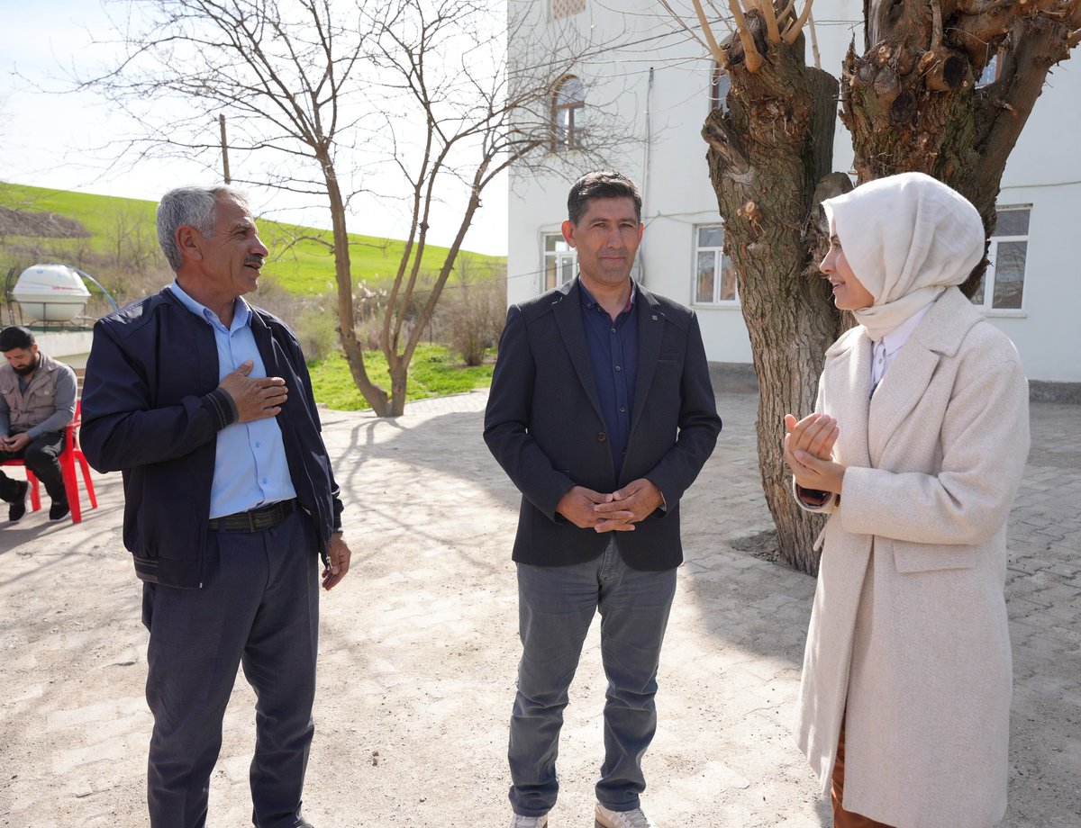 BehiyeArslanBB's tweet photo. 📍Çavuşlu / Çawişlî

RÊYA ME RÊYA RASTIYÊ YE,
RÊHEVALÊ ME, MILETÊ ME YE.

Em hazir û amade ne.

#JiBoBismilêŞaredariyaRast

@GalipEnsarioglu 
@mehmetsaityaz 
@Kepoluasuna 
@BildenHalis 
@RasitOcak 
@akpartidbakir 
@AkPartiBismil https://t.co/PKXJ4OWcj5