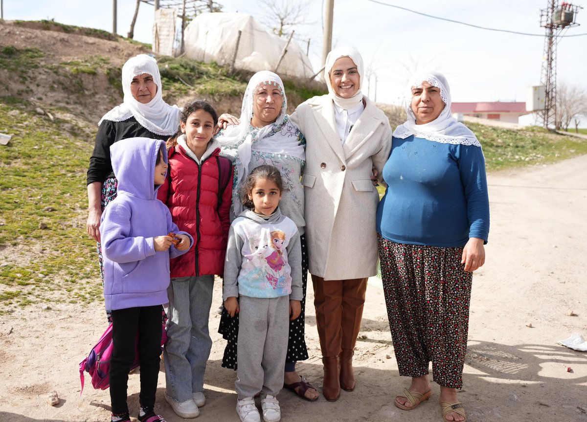 BehiyeArslanBB's tweet photo. 📍Çavuşlu / Çawişlî

RÊYA ME RÊYA RASTIYÊ YE,
RÊHEVALÊ ME, MILETÊ ME YE.

Em hazir û amade ne.

#JiBoBismilêŞaredariyaRast

@GalipEnsarioglu 
@mehmetsaityaz 
@Kepoluasuna 
@BildenHalis 
@RasitOcak 
@akpartidbakir 
@AkPartiBismil https://t.co/PKXJ4OWcj5