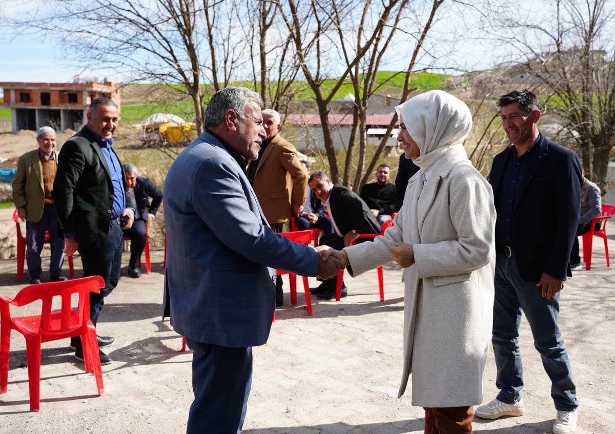 BehiyeArslanBB's tweet photo. 📍Çavuşlu / Çawişlî

RÊYA ME RÊYA RASTIYÊ YE,
RÊHEVALÊ ME, MILETÊ ME YE.

Em hazir û amade ne.

#JiBoBismilêŞaredariyaRast

@GalipEnsarioglu 
@mehmetsaityaz 
@Kepoluasuna 
@BildenHalis 
@RasitOcak 
@akpartidbakir 
@AkPartiBismil https://t.co/PKXJ4OWcj5