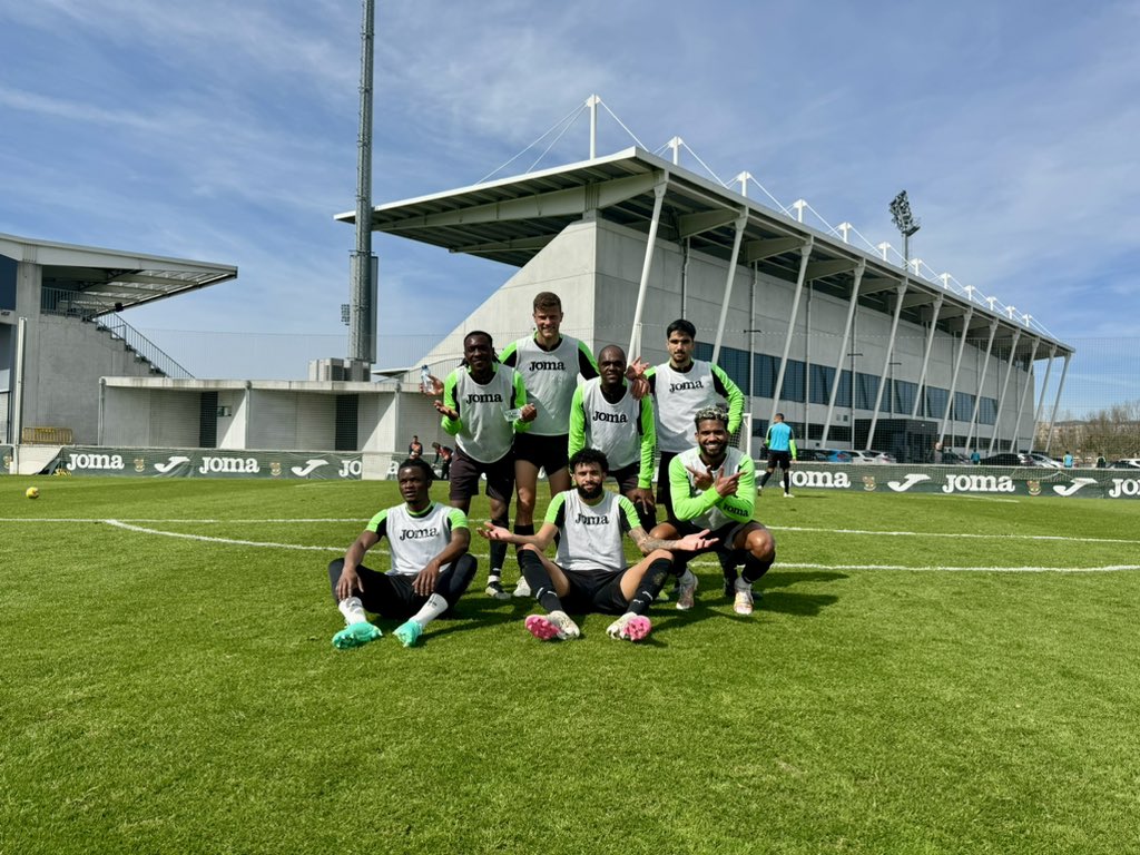 fcpf's tweet photo. 📸🤷‍♂️ A equipa do dia está encontrada.

#DefendeOAmarelo https://t.co/SqxKwBcM7L