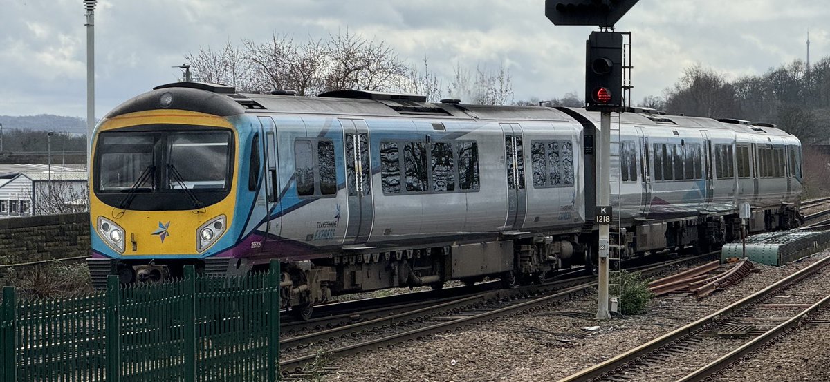 Percypotter49's tweet image. 5T55 1144½ Tinsley East Jn to Crofton Depot #class185 105 @ Wakefield kirkgate