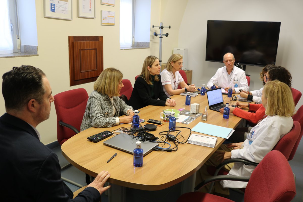 Nos visitan las responsables del Programa para la Atención Integral a personas con enfermedades avanzadas del @fundlacaixa Itciar Anzizu y Belén Monge que han mantenido una primera reunión con el comité de dirección del HSC.
#finaldevida #fundacionlacaixa #EnfermedadesAvanzadas