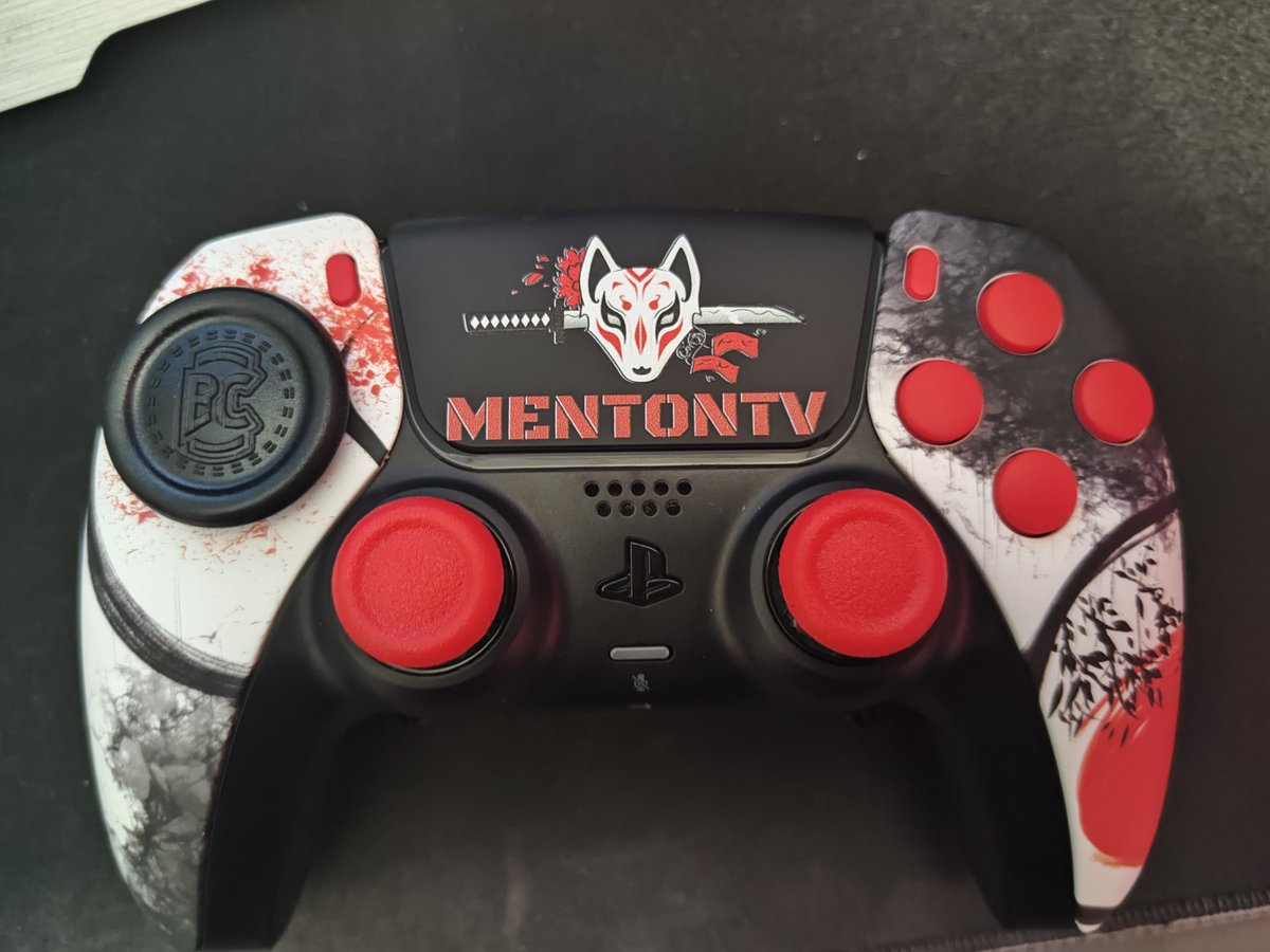 Un grand merci à mon partenaire <a href="/BurnControllers/">Burn Controllers</a> pour cette superbe manette offerte vous êtes les meilleurs ❤️❤️