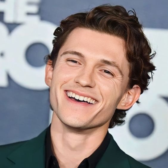 htkthvogue's tweet photo. manda um "?" e eu te dou uma letra.   

 Me deram: T

Tom Holland https://t.co/miuu3NHvo5