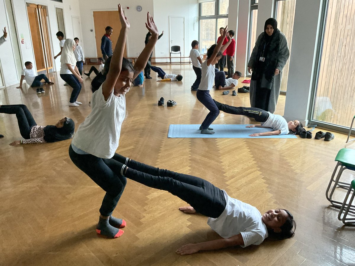 MayflowerSch's tweet image. Using yoga to help strengthen our back and abdominal muscles in #himid class today. We also explore how breathing can help to calm the nervous system. #SEMH #LKS2 #mindfulness