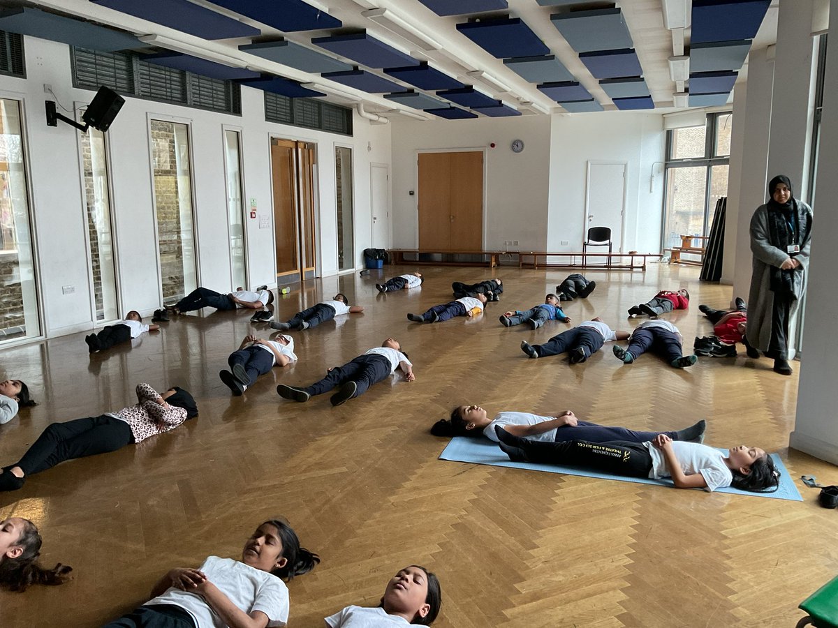 MayflowerSch's tweet image. Using yoga to help strengthen our back and abdominal muscles in #himid class today. We also explore how breathing can help to calm the nervous system. #SEMH #LKS2 #mindfulness